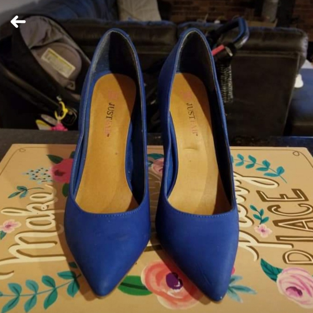 Pointy-Toe Pumps